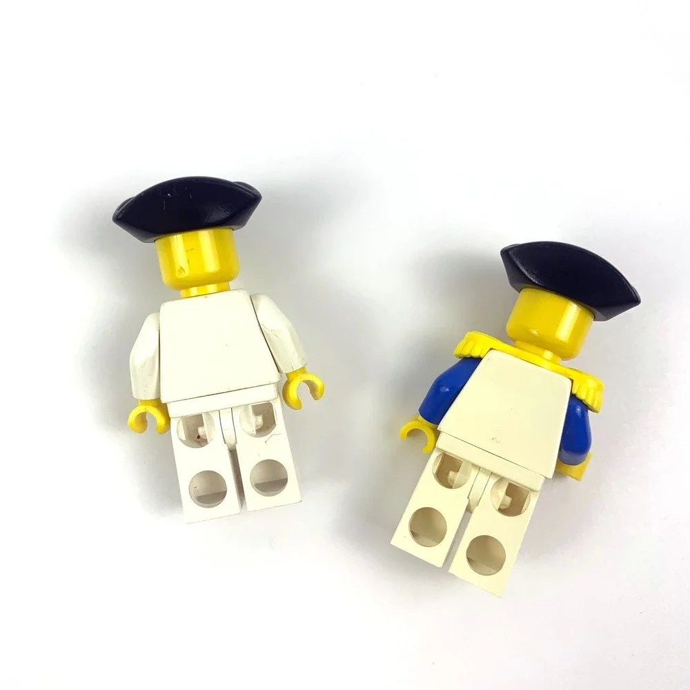Vintage LEGO Minifigure Lot of 10 Pirates Castle Fire Hats Hair Swords Muskets +